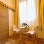 Cosy Petit Monparnasse Retreat